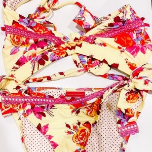 Betsy Johnson Yellow floral bikini